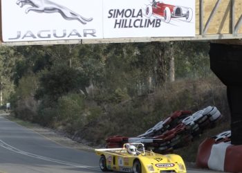 Osjetite miris gume i čujte zvuk motora (čepići za uši uključeni)