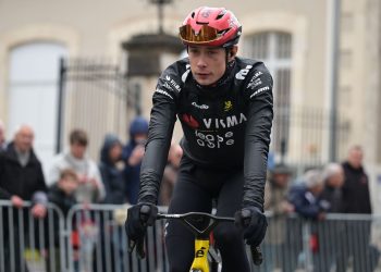 Pariz-Nica: Jonas Vingegaard se uspinje na čelo utrke uz ogroman trud na etapi 4 obilježenoj nemirima pri visokim brzinama i iscrpljujućim vremenskim uvjetima.