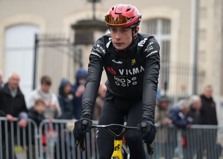 Pariz-Nica: Jonas Vingegaard se uspinje na čelo utrke uz ogroman trud na etapi 4 obilježenoj nemirima pri visokim brzinama i iscrpljujućim vremenskim uvjetima.