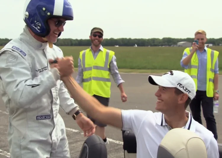 Profesionalni golfer udarcem od 178 km/h pogađa s udaljenosti od 902 stope, a David Coulthard ga hvata u pokretnom Mercedesu