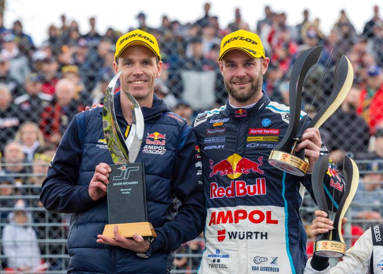 Tihi intenzitet iza emotivnih priča o Trofeju Jasona Richardsa – Superautomobili Tihi intenzitet iza emotivnih priča o Trofeju Jasona Richardsa – Superautomobili