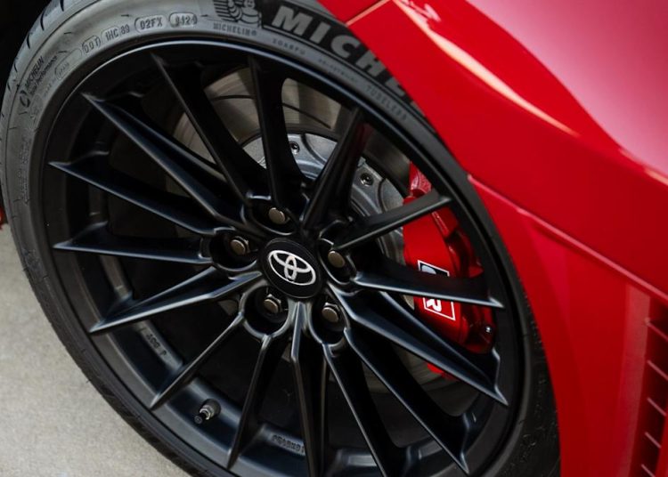 Toyotino jamstvo u usporedbi s vodećim igračima u industriji Toyotino jamstvo u usporedbi s vodećim igračima u industriji