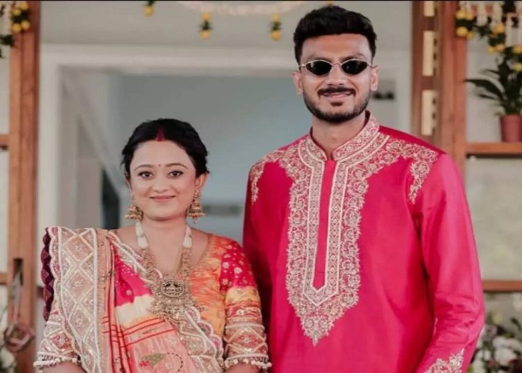 Vila Haksh Axara Patela u Nadiadu u Gujaratu odražava opušteni životni stil kriket igrača i kolekciju luksuznih automobila.