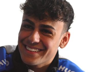 Arvid Lindblad pregledava prve Grand Prix sezone u F1 u svojoj debitantskoj sezoni