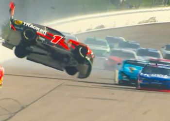 Carson Kvapil preokrenuo se na Kansas Speedwayu (video)