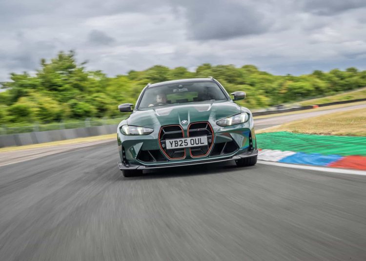 Chris Harris vozi BMW M3 CS Touring na 2500 milja — dan na stazi uključen Chris Harris vozi BMW M3 CS Touring na 2500 milja — dan na stazi uključen