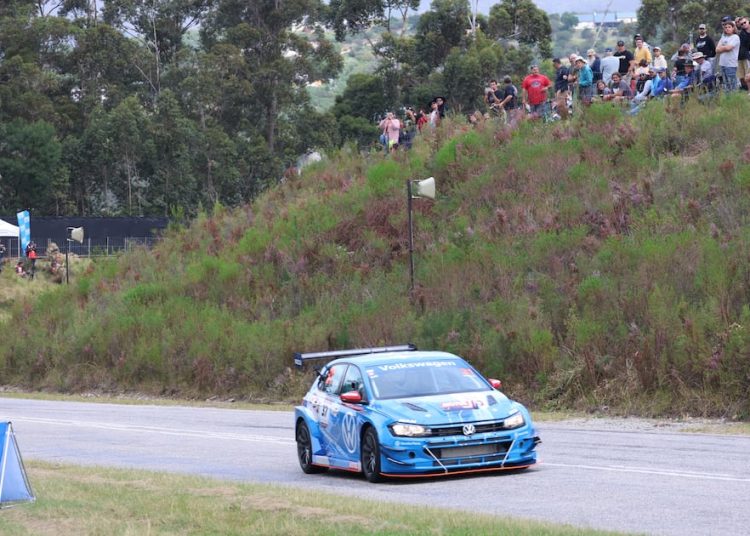 EGZOTIČNI AUTOMOBILI, BRZINA I ZVUK Dok Se Trkači Penju na Brdo EGZOTIČNI AUTOMOBILI, BRZINA I ZVUK Dok Se Trkači Penju na Brdo