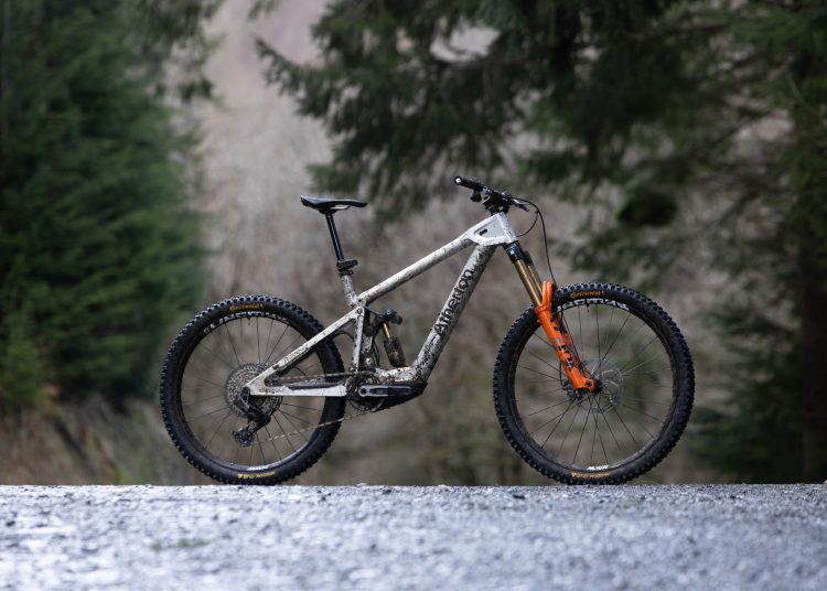 Enduro e-mountain bicikl rasprodan u manje od dva sata: prva recenzija Atherton S.170E e-MTB s novim pogonskim sustavom Avinox M2S