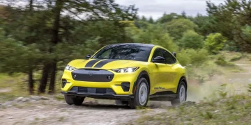 Ford Mustang Mach-E Rally ide van ceste