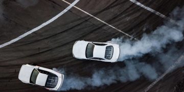 Gledatelj teško ozlijeđen nakon što je automobil u driftu uletio u gomilu na trkalištu u Michiganu