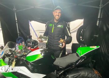 Počast motociklistu poginulom kod Oliver’s Mount u Scarboroughu