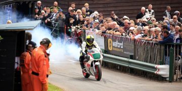 Steve Parrish i Charley Boorman glume u Bike Bonanza na Shelsley Walshu