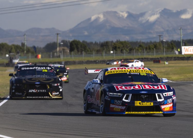 Vijesti o superautomobilima: Zašto je Feeney tako visoko ocijenio ‘old school’ Ruapuna