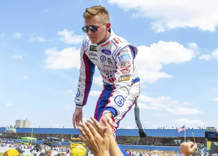 Zvijezda NASCAR-a spašava fiktivnu stazu Mansfield Speedway, Ohio