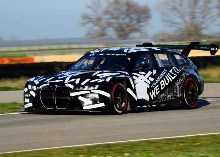 BMW M3 Touring pobjeđuje u klasi na 24 sata Nürburgringa 2026. BMW M3 Touring pobjeđuje u klasi na 24 sata Nürburgringa 2026.