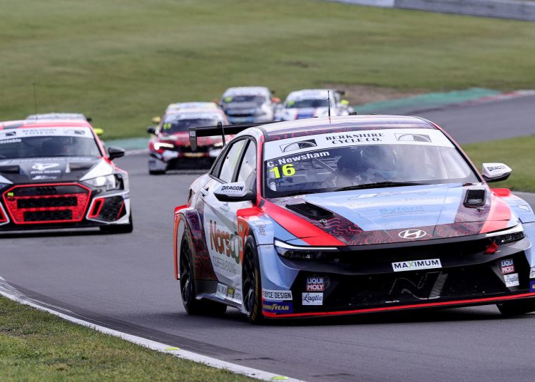 Callum Newsham osigurava pole position na Croftu
