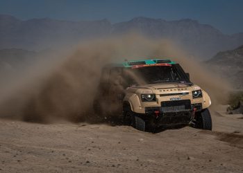 Defender započinje natjecanje s D7X-R na reliju Dakar