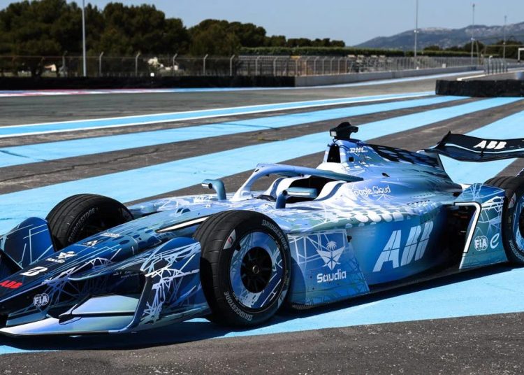 Formula E započinje novu, održivu eru s trkaćim automobilom GEN4