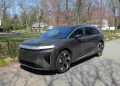 Lucid tvrdi da Gravity Grand Touring postiže domet od 450 milja uz punjenje, dok je stvarni domet 360 milja. Trošak brzog punjenja do 250 milja iznosi 55 dolara.