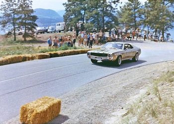 Motori spremni za brujanje na Knox Mountain Hill Climb u Kelowni