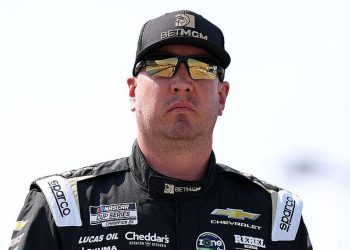 NASCAR šalje zabrinjavajuću poruku najnovijom kaznom koja je razbjesnila navijače: šuti i vozi