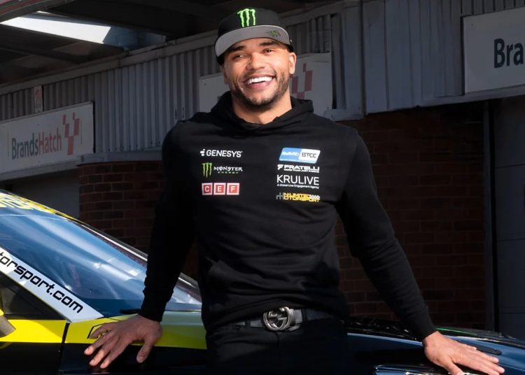 Nic Hamilton: Rođen s neurološkim poremećajem kretanja, upisao se u povijest motosporta nakon što je gledao brata Lewisa kako se utrkuje (ekskluzivno) Nic Hamilton: Rođen s neurološkim poremećajem kretanja, upisao se u povijest motosporta nakon što je gledao brata Lewisa kako se utrkuje (ekskluzivno)