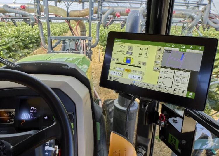 Polazak i utrka u Mountfordu, Tas, u posebnom traktoru John Deere 5105ML