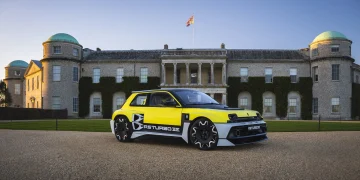 Renault 5 Turbo 3E natjecat će se na brdskom usponu u Goodwoodu u svom dinamičnom debiju u Velikoj Britaniji — Vožen