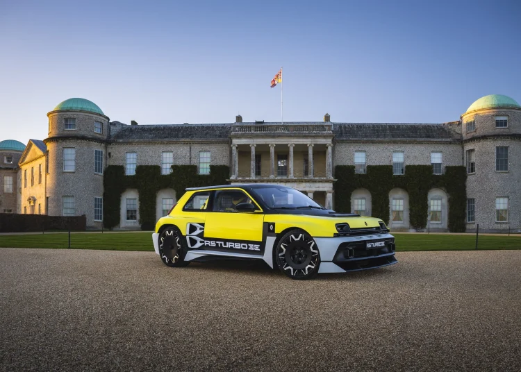 Renault 5 Turbo 3E natjecat će se na brdskom usponu u Goodwoodu u svom dinamičnom debiju u Velikoj Britaniji — Vožen