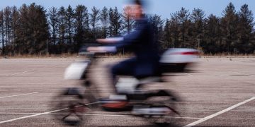 Urbana pogodnost Eskute naglašava europsku kulturu mopeda