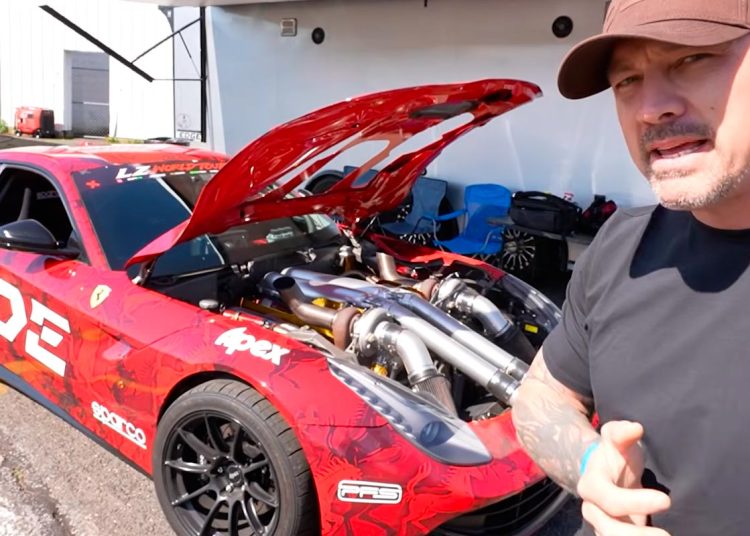 Utrka za milijun dolara: ovaj Ferrari F12 od 1300 KS natječe se protiv BMW-a i Toyote u driftanju… za priliku osvojiti skateboard