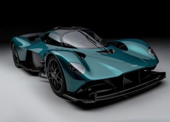 Aston Martin povlači Valkyrie zbog rizika od zapaljenja prilikom driftanja