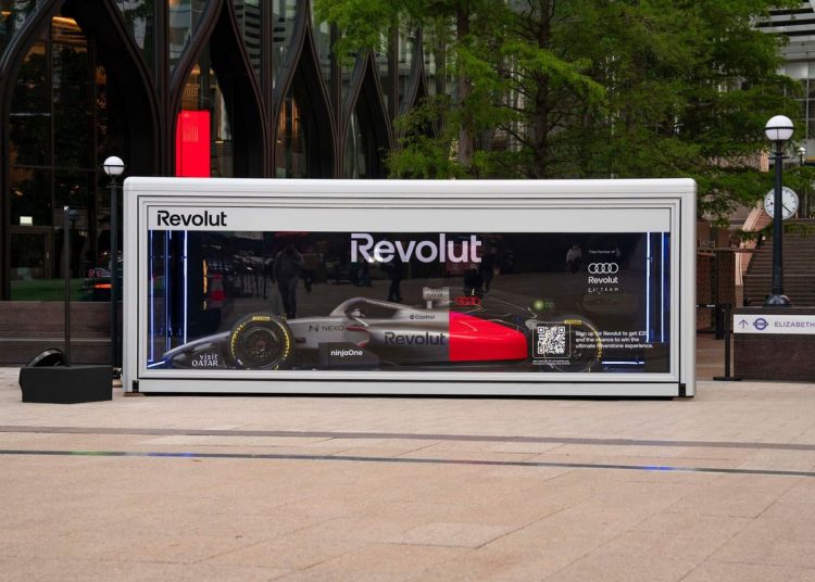 Audi F1 automobil na turneji po Ujedinjenom Kraljevstvu uoči debija na VN Britanije Audi F1 automobil na turneji po Ujedinjenom Kraljevstvu uoči debija na VN Britanije