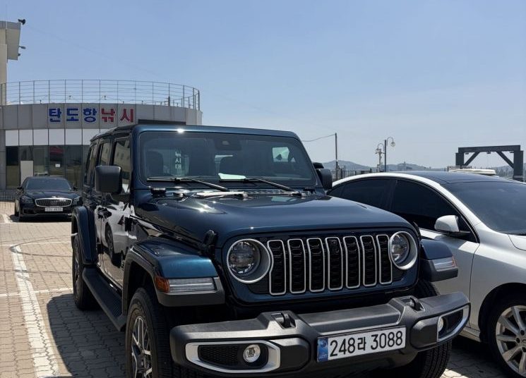 Autentični terenski SUV ‘Jeep Wrangler Sahara’ osvaja svakodnevne vozače