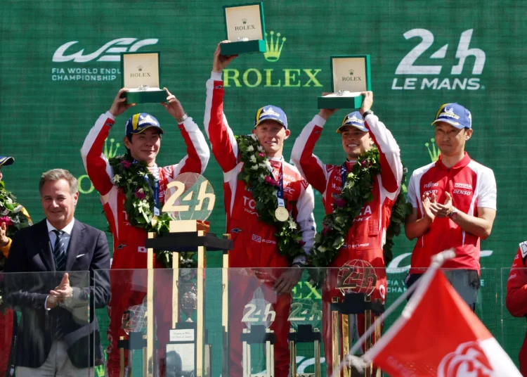Bivši F1 vozači Nyck de Vries i Kamui Kobayashi pobjednici 24 sata Le Mansa Bivši F1 vozači Nyck de Vries i Kamui Kobayashi pobjednici 24 sata Le Mansa