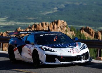 Chevrolet C8 Corvette ZR1X oborio rekord na Pikes Peaku za 23 sekunde