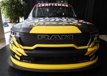 Dodge bi se mogao vratiti u NASCAR Cup Series do 2027. godine: Izvori