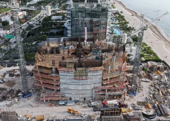 Izgradnja na Dezer Development’s Bentley Residences Miami prelazi razinu 7 u Sunny Isles Beachu — PROFILmiami South Florida Nekretnine i stil života