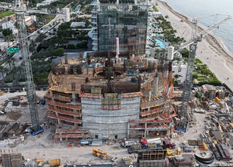 Izgradnja na Dezer Development’s Bentley Residences Miami prelazi razinu 7 u Sunny Isles Beachu — PROFILmiami South Florida Nekretnine i stil života