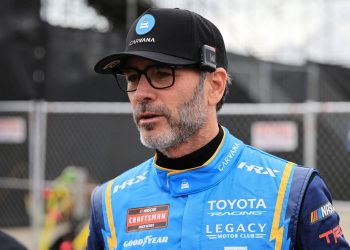 Jimmie Johnson “nije mogao vjerovati u nepoštovanje” tijekom utrke NASCAR Trucks