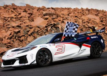Kako je Chevrolet Corvette ZR1X postavio rekord na Pikes Peak-u