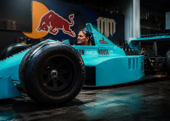 Ludi Mike transformira sveti F1 bolid u rotirajuće drift oružje