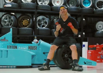 Mad Mike gradi drift bolid Formule 1 s rotacijskim pogonom Mad Mike gradi drift bolid Formule 1 s rotacijskim pogonom