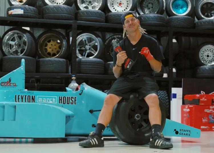 Mad Mike gradi drift bolid Formule 1 s rotacijskim pogonom Mad Mike gradi drift bolid Formule 1 s rotacijskim pogonom