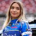 NASCAR mama Natalie Decker se vraća utrkama nakon spektakularnog kraha radija, Trumpovog neobičnog poteza s pizzom i FIFA žene!