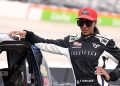 NASCAR šalje jasnu poruku gubitnicima koji ne vole Ameriku, kontroverznoj shemi bojenja crnog vozača i pijanom Jimmieju!
