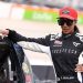 NASCAR šalje jasnu poruku gubitnicima koji ne vole Ameriku, kontroverznoj shemi bojenja crnog vozača i pijanom Jimmieju!