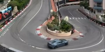 Pogledajte ovog prvaka Formule kako driftanjem upravlja Ford Mustang po stazi F1 u Monaku