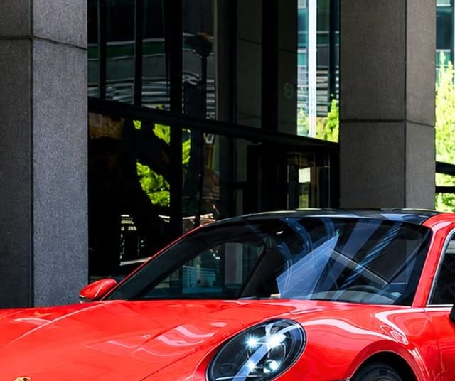 Porsche Indija službeno otvorio Porsche Center Hyderabad, najveći Porscheov pogon u zemlji, u skladu s partnerstvom s EVM Premium Cars, koji surađuje s markom od 2013. godine. Prostire se na približno 2. Porsche Indija službeno otvorio Porsche Center Hyderabad, najveći Porscheov pogon u zemlji, u skladu s partnerstvom s EVM Premium Cars, koji surađuje s markom od 2013. godine. Prostire se na približno 2.