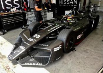 Prvi dojmovi Olivera Rowlanda o bolidu Nissan Formula E GEN4